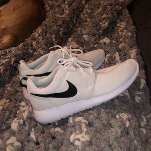 Brand new white Nike roshe ones